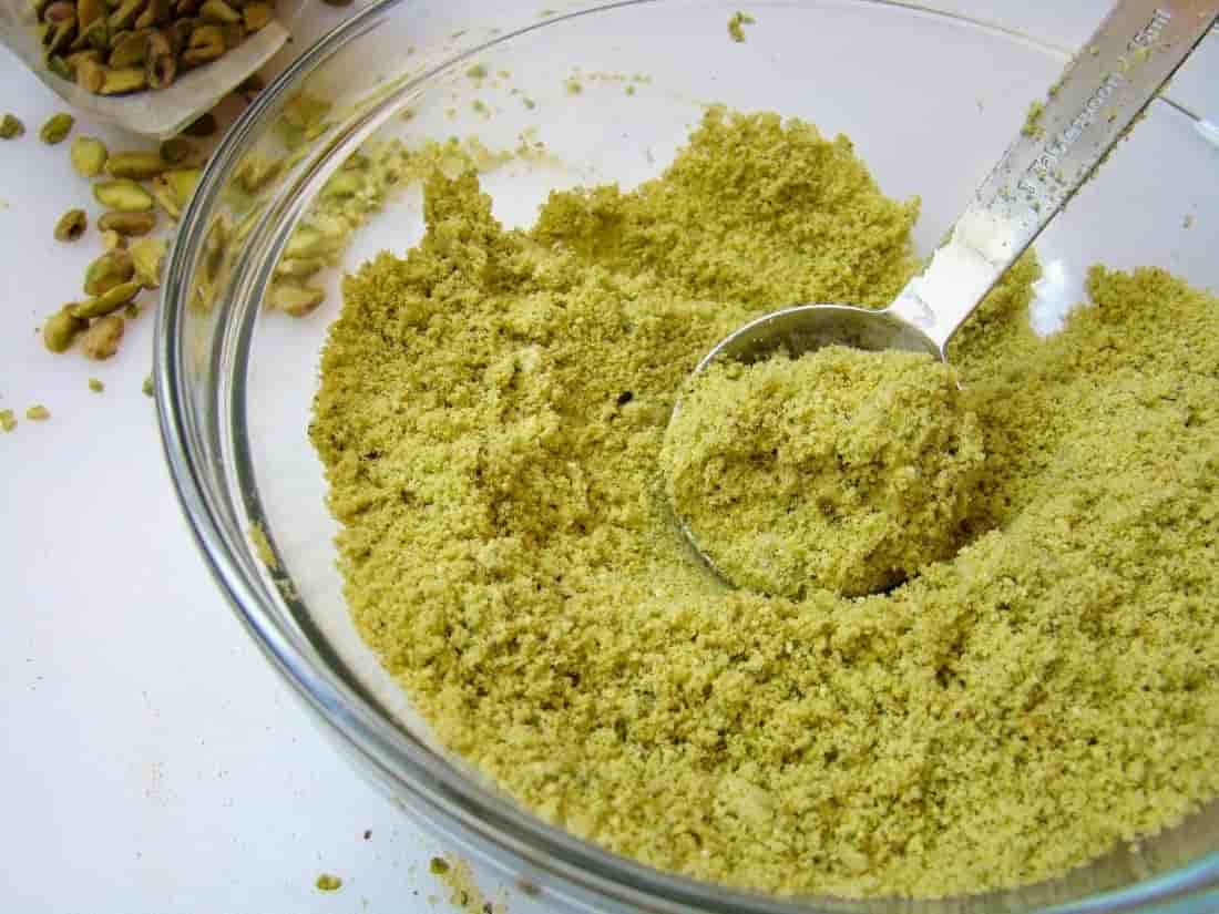 پودر پسته سبز با آسیاب نرم و عطر تازه پسته